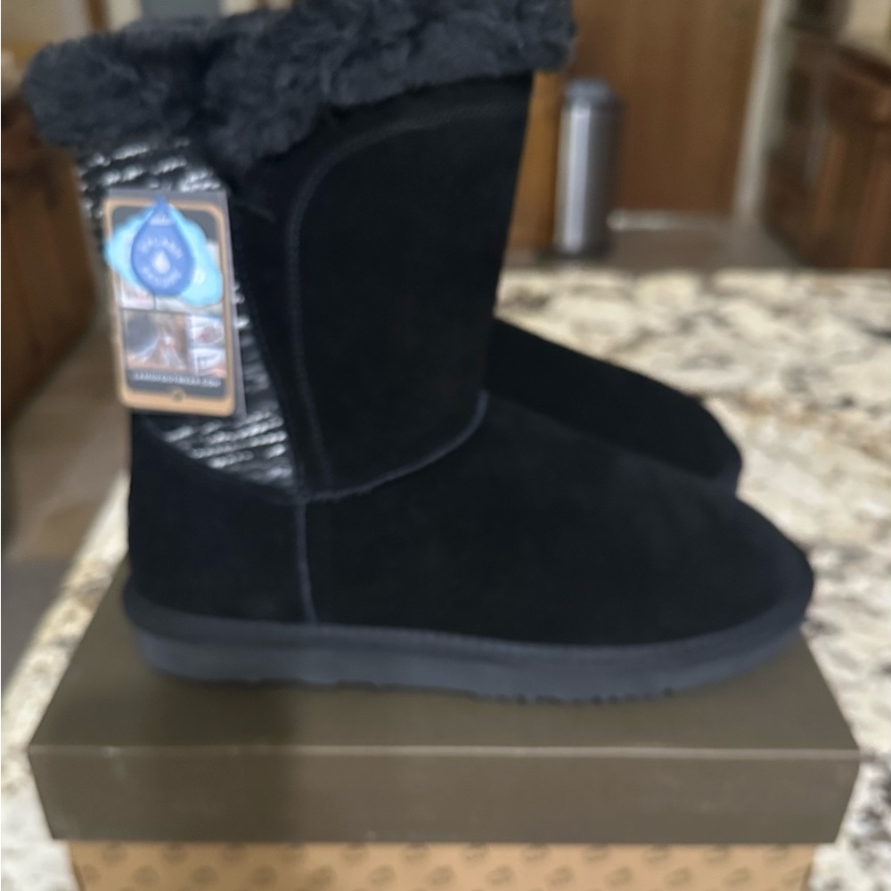 NIB Lamo Black Faux-Fur Cuffed Winter Boots with Knit Back